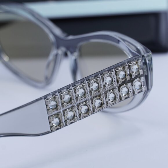 Final Price! Givenchy GV40078I 20C Sunglasses - Picture 4 of 9